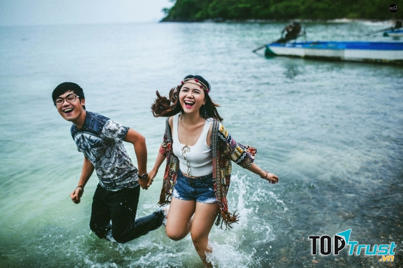 Cô ấy quan tâm nhiều đến sở thích và thói quen của bạn