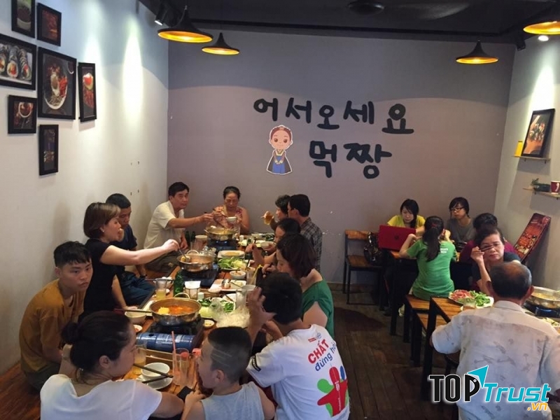 Không gian bên trong quán