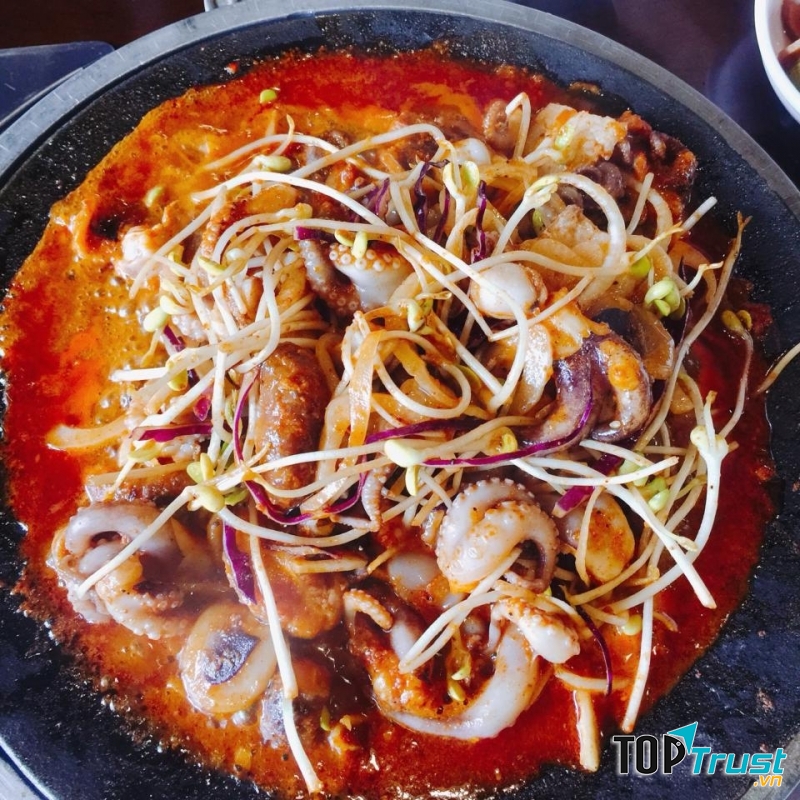 Bạch tuộc ba chỉ xào cay