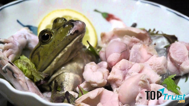 Sashimi ếch (ếch sống) – Nhật Bản