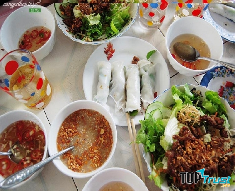 Bánh ướt, bún thịt nướng