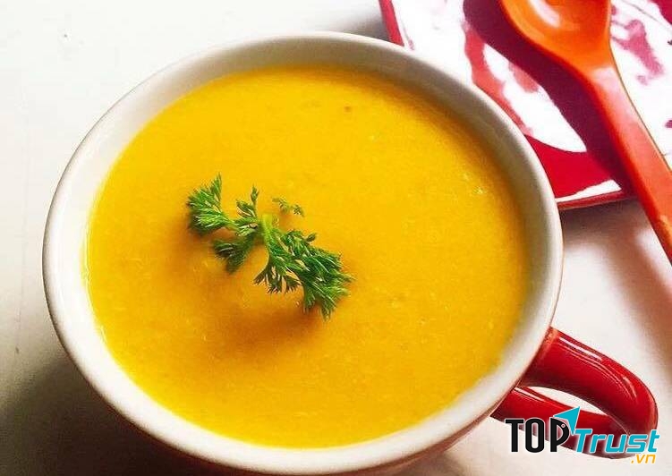 Món cháo cá hồi bí đỏ
