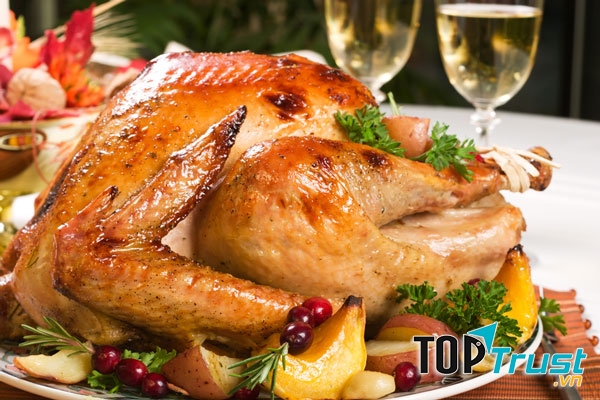 Một con gà tây lớn sẽ đủ cho cả nhà ăn mà không cần lo thiếu thịt giữa chừng.