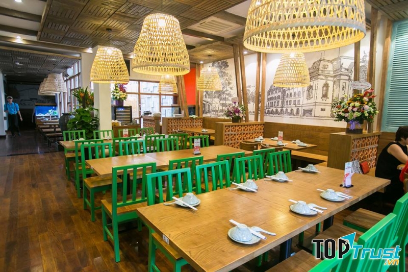 Không gian đậm chất miền quê Nam Bộ, hương vị món ăn được giữ nguyên vẹn, Món ngon Sài thành là điểm đến cho những ai yêu thích ẩm thực Sài gòn chân chính