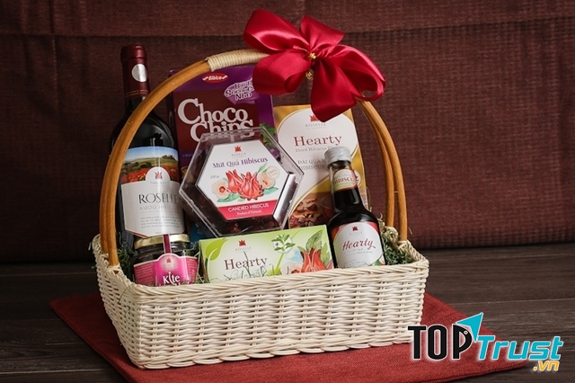 Tặng giỏ quà Tết cho bố mẹ là một lựa chọn hợp lí