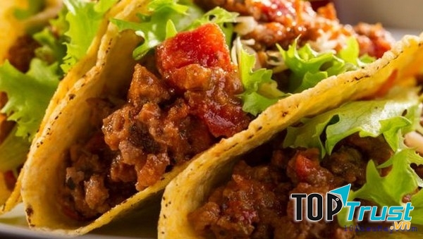 Mùi bánh thơm nừng kết hợp với màu vàng óng của bánh khiến người ăn cảm thấy ấm lòng.