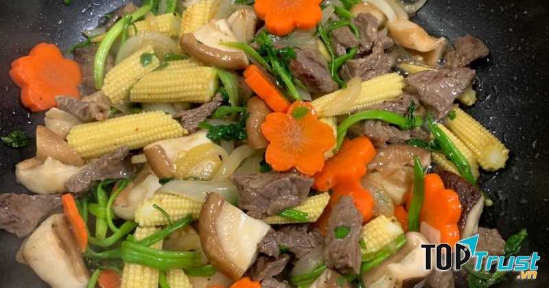 Món thịt lợn xào ngô bao tử