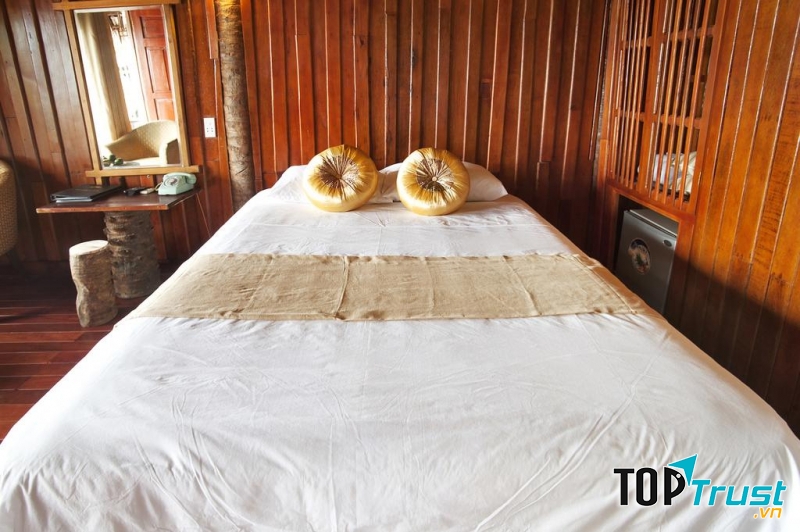 Monkey Island Resort