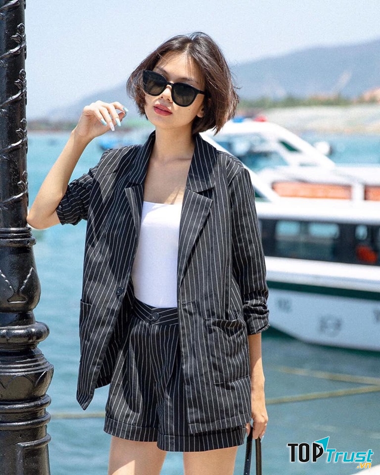 Mono shop cũng là địa điểm mua sắm thú vị đảm bảo mức giá hạt dẻ và hàng đẹp dành cho các bạn sinh viên tại Đà Nẵng