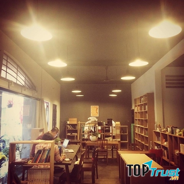 Tranquil Book & Coffee - Cafe sách cho người độc thân