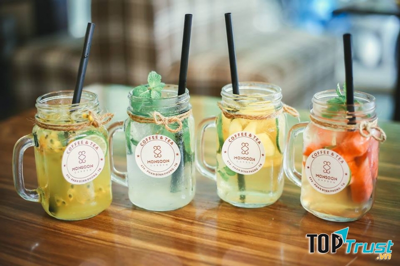 Không gian ấm cúng, không quá ồn ào của Monsoon Coffee sẽ đem lại cho bạn cảm giác thư thái, bình yên