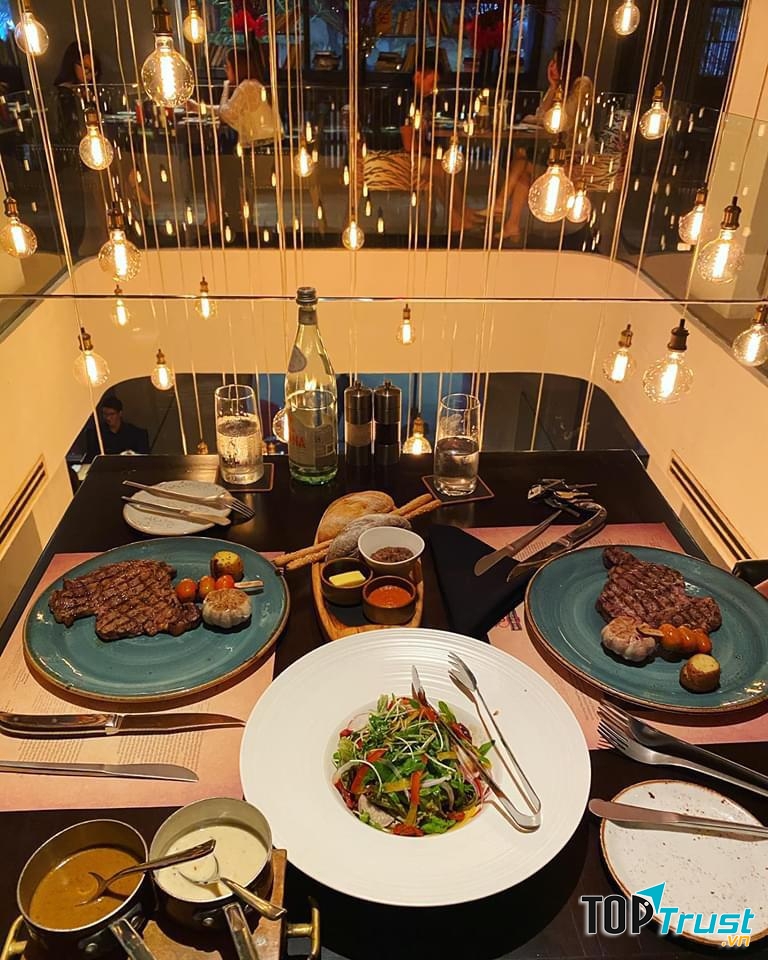 Không gian độc đáo tại Moo Beefsteak