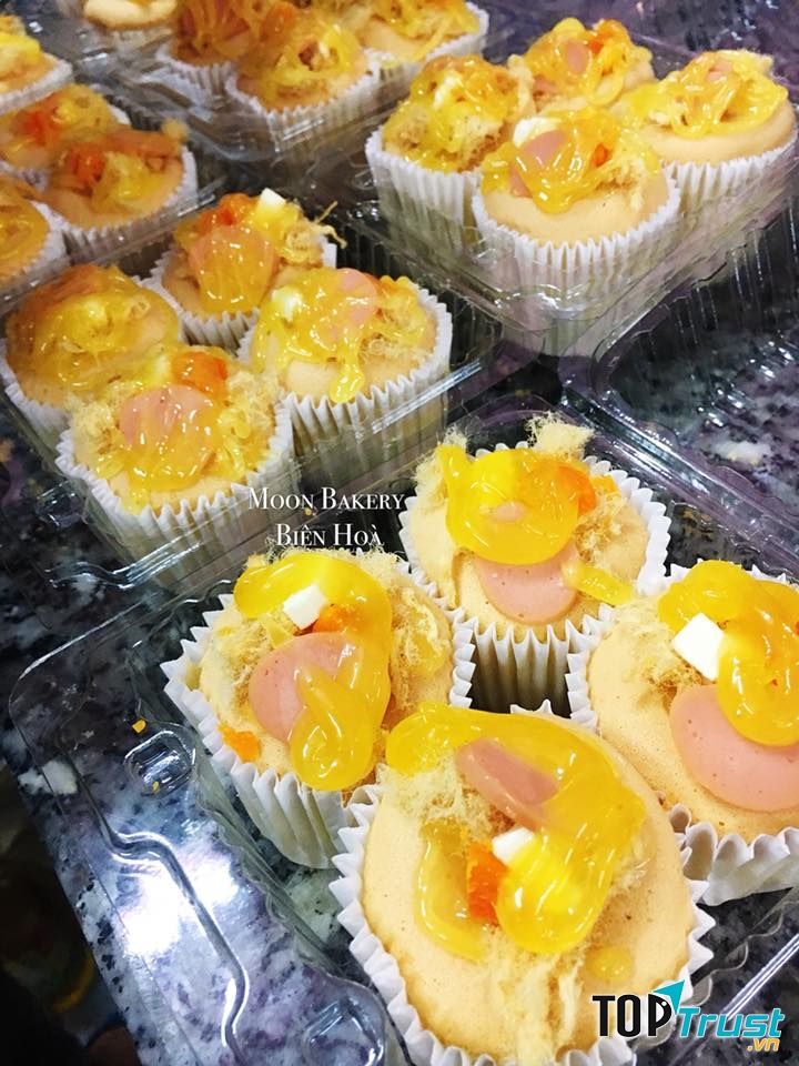 Moon Bakery