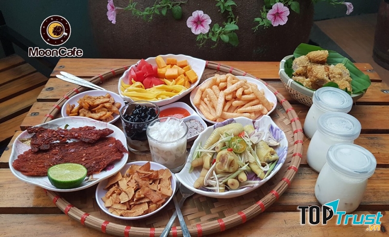 Moon Cafe là một trong những quán cà phê thu hút giới trẻ tại TP. Thái Nguyên