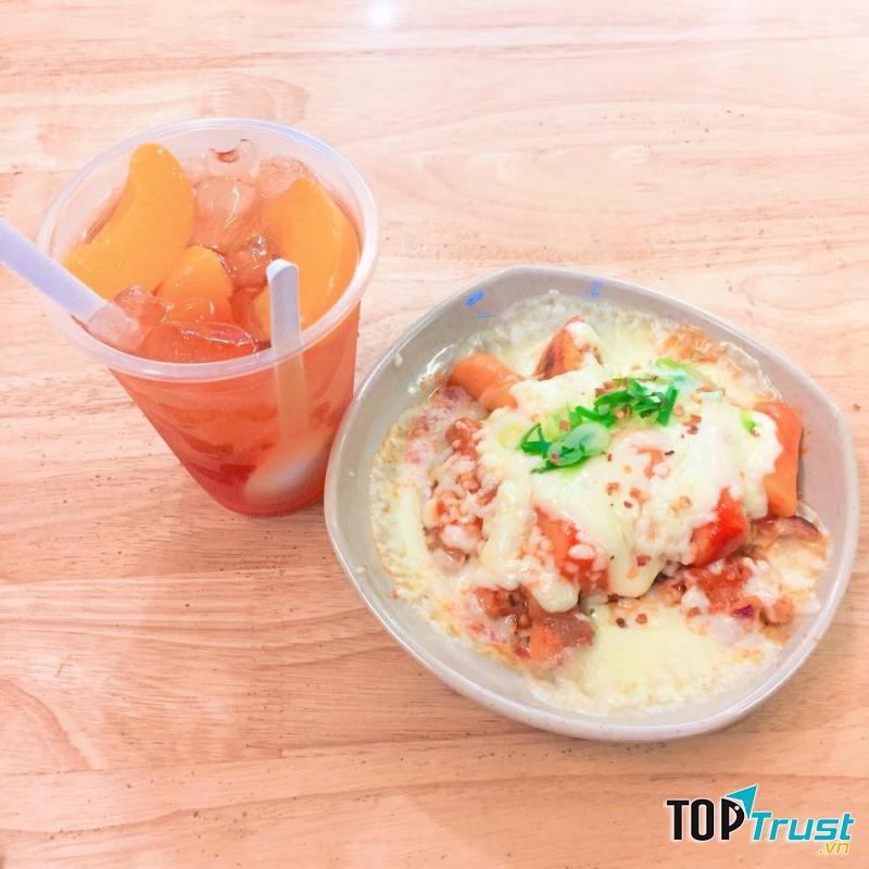 Gà phô mai tại Moon Fast Food