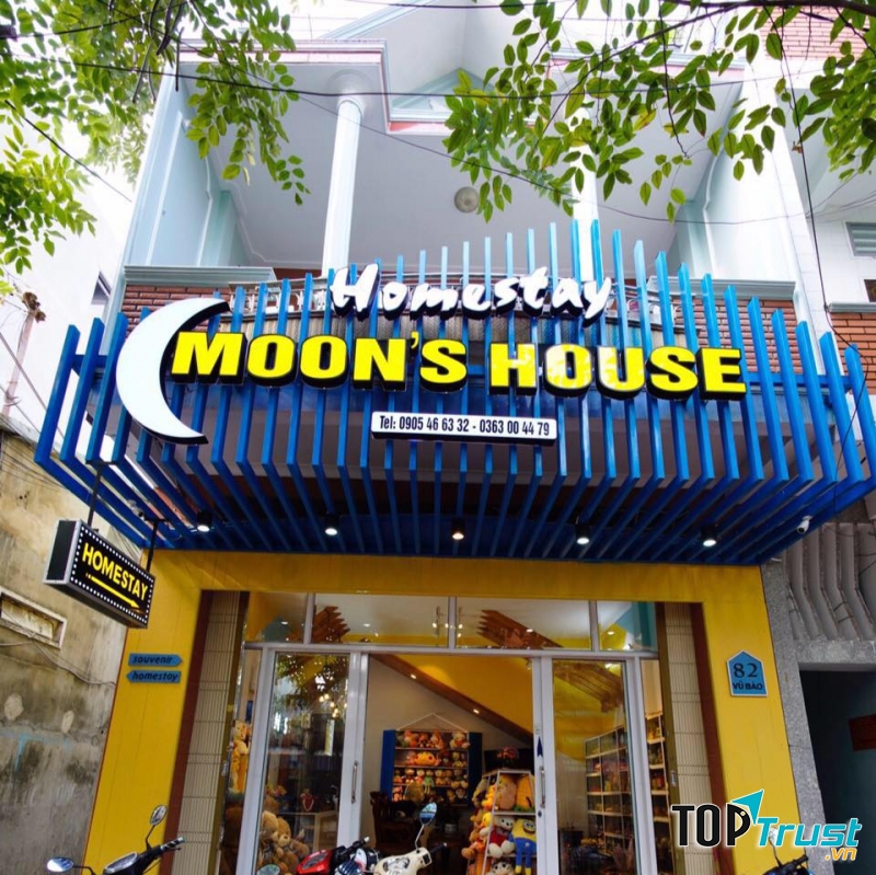 Moon Homestay & Souvenir