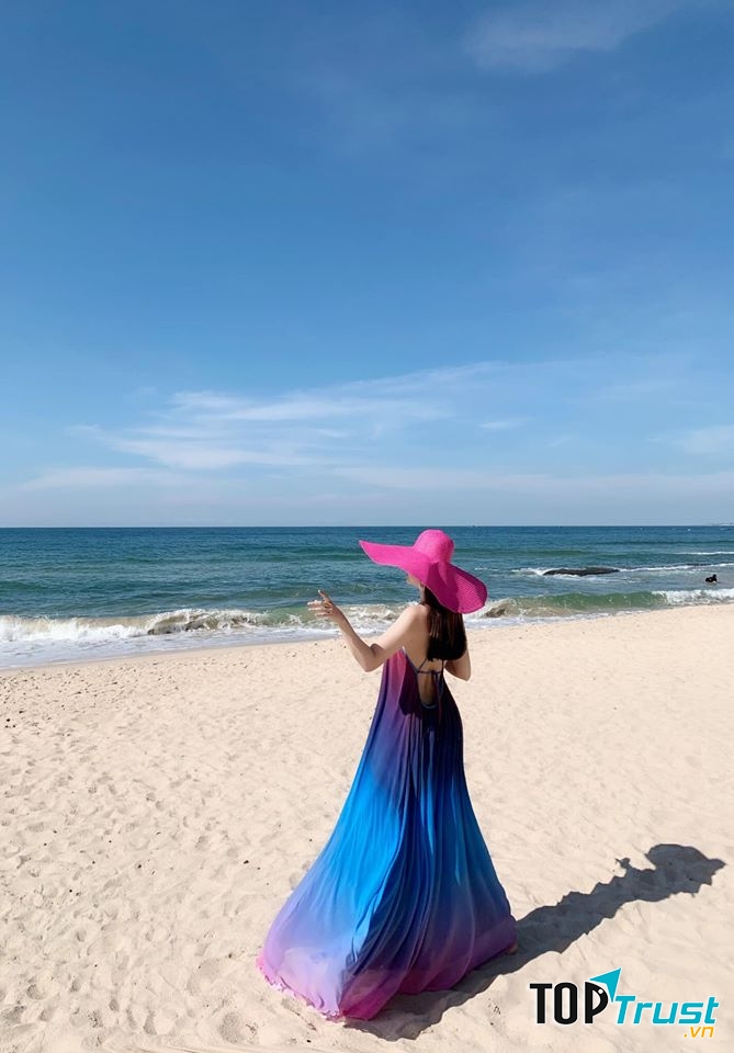 Shop luôn có những mẫu maxi form dáng dài, tôn dáng, tạo cho người mặc cảm giác thoải mái, dễ chịu.