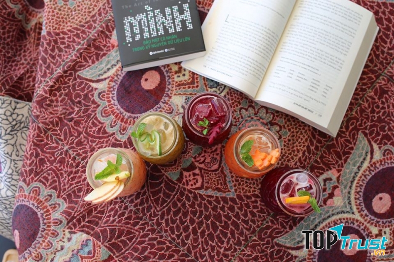 MOON MilkTea & Coffee