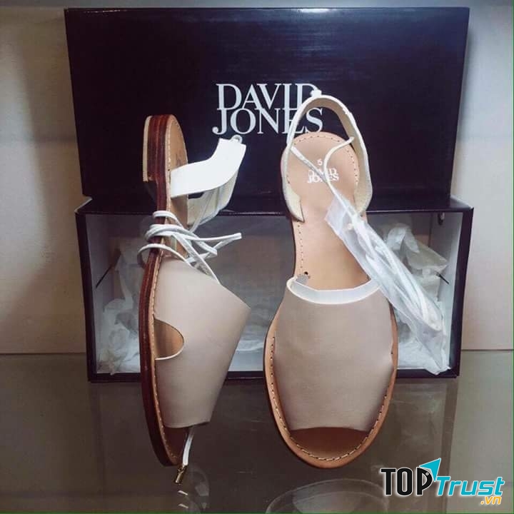 Bạn có thích một đôi sandal độc đáo như thế này không?