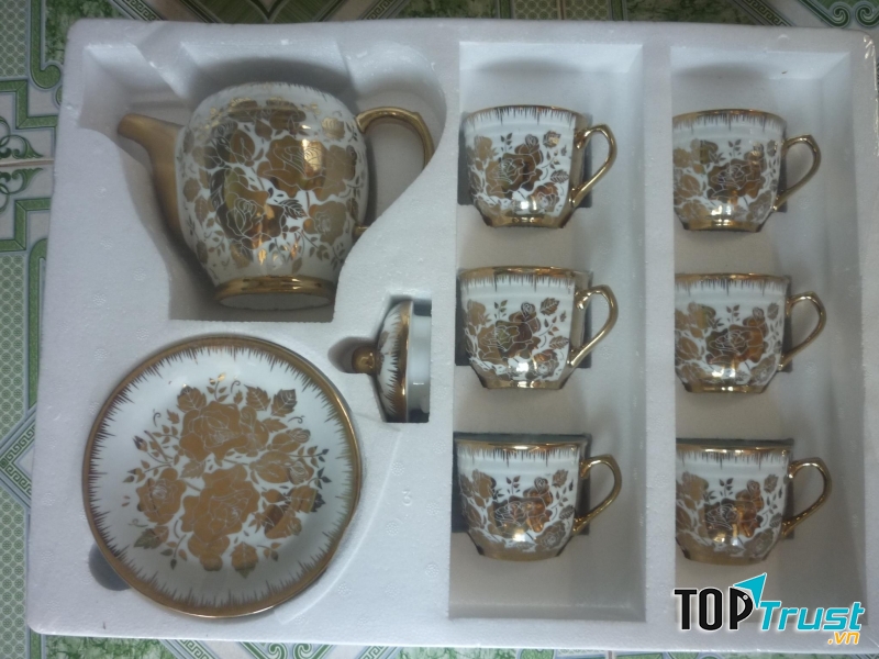 Một bộ cốc, ly, chén