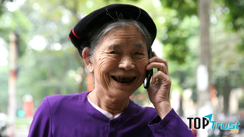Khi bạn tặng ông bà điện thoại nhớ chọn những dòng điện thoại dễ sử dụng nhất.