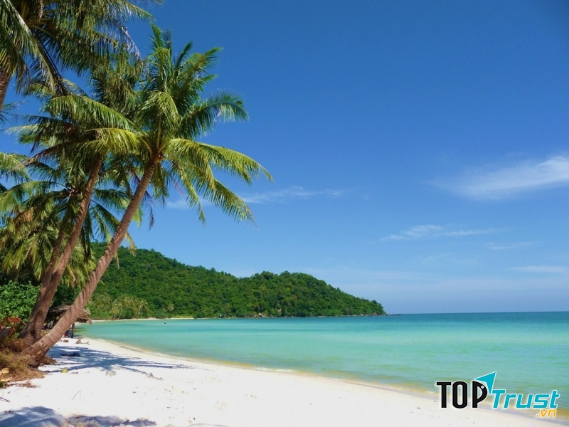 Đảo Phú Quốc với những bãi cát trắng mịn trải dài