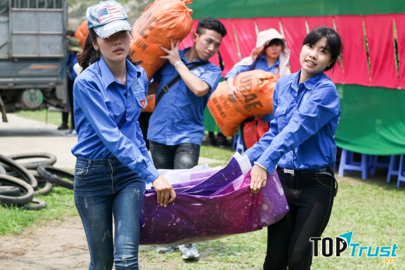 Một người ấm áp, biết sẻ chia và yêu thương.