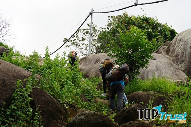 Các bạn nên chuẩn bị một sức khỏe thật tốt để chinh phục núi Chứa Chan nhé