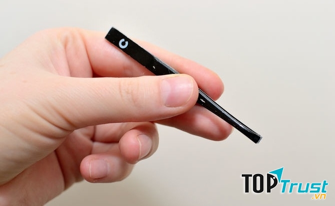 Hãy dùng nhíp để nhổ đi những sợi lông còn lại chứ không nên tiếp tục waxing lần thứ ba