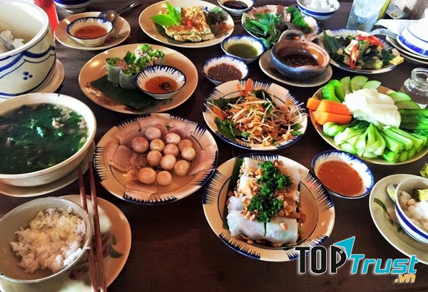 Mountain Retreat (sân thượng, 36 Lê Lợi, quận 1)