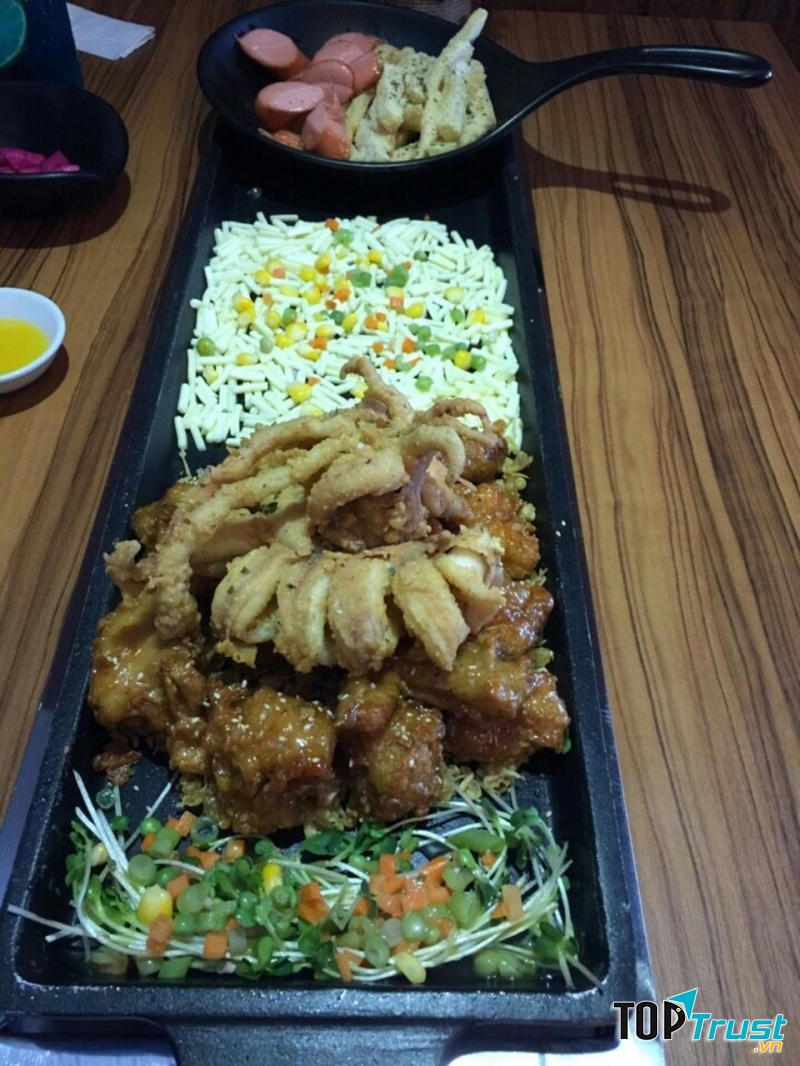 Món gà tại Mr. Kiss - Nhà Hàng Gà Hàn Quốc