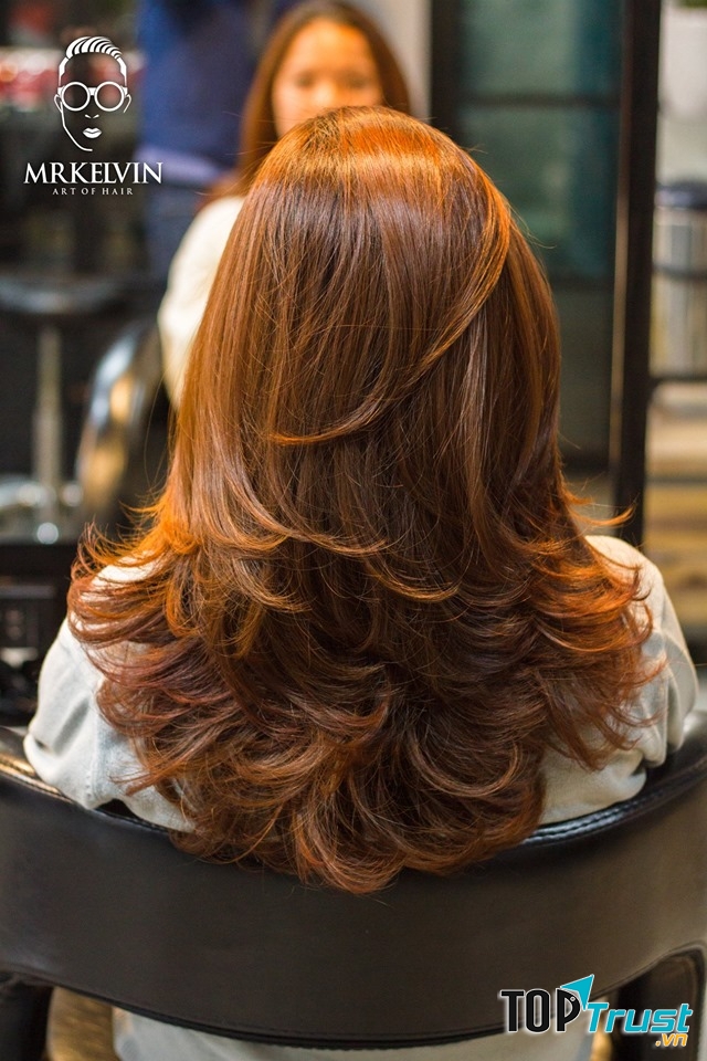 Bạn có thể thoải mái lựa chọn kiểu tóc mà mình muốn, uốn cụp, uốn sóng lọn to, uốn cúp đuôi…