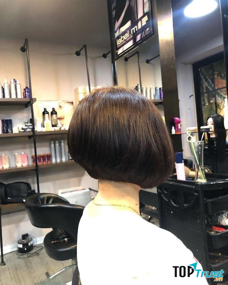 Giá cả hợp lý và không gian quán chính là điểm cộng cho Salon MrKelvin