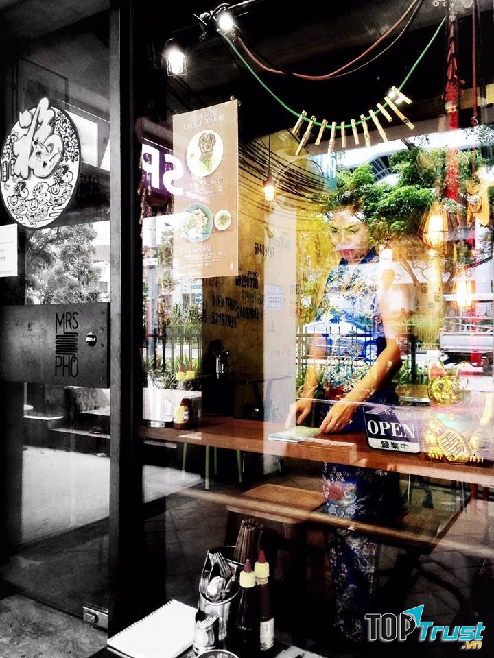 Mặt tiền Mrs. Pho - Bà Phở