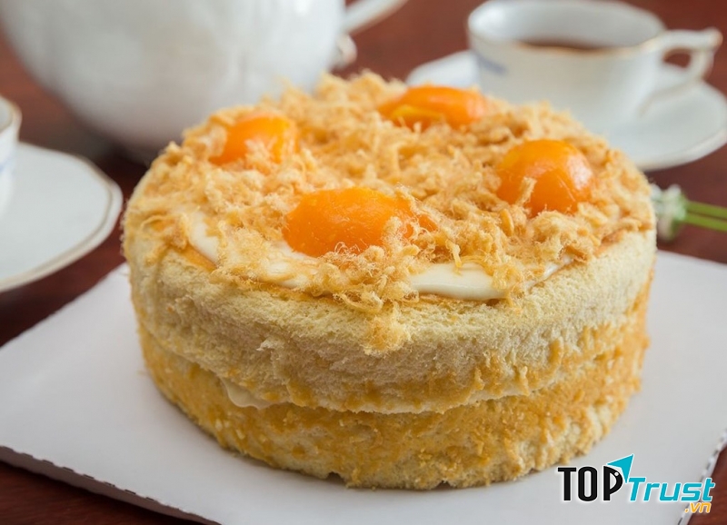 Bánh nhà My Phạm cứ có khách đặt hàng thì mới bắt tay vào làm nên bạn có thể yên tâm là bánh luôn thơm ngon, tươi mới nhé.