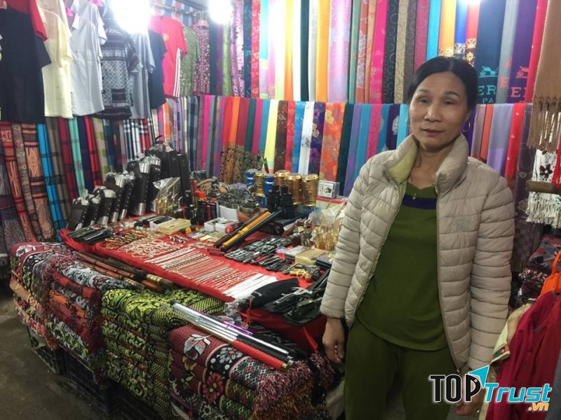 Đồ lưu niệm quán thím Huy