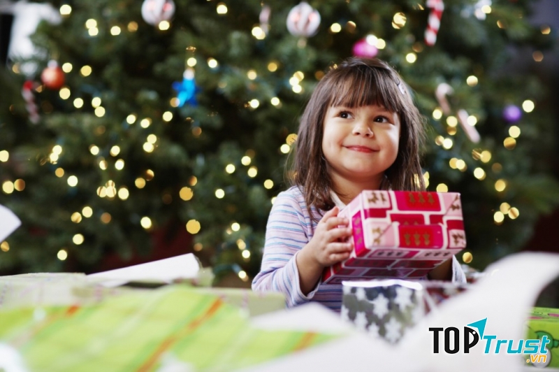 Hãy mua quà cho trẻ em nghèo bạn nhé!