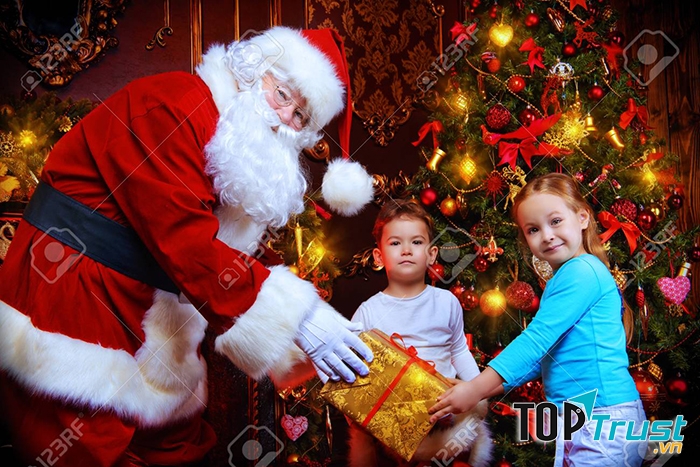 Nếu có thể hóa thân thành ông già noel đi tặng quà cho trẻ em nghèo thì thật tuyệt vời.