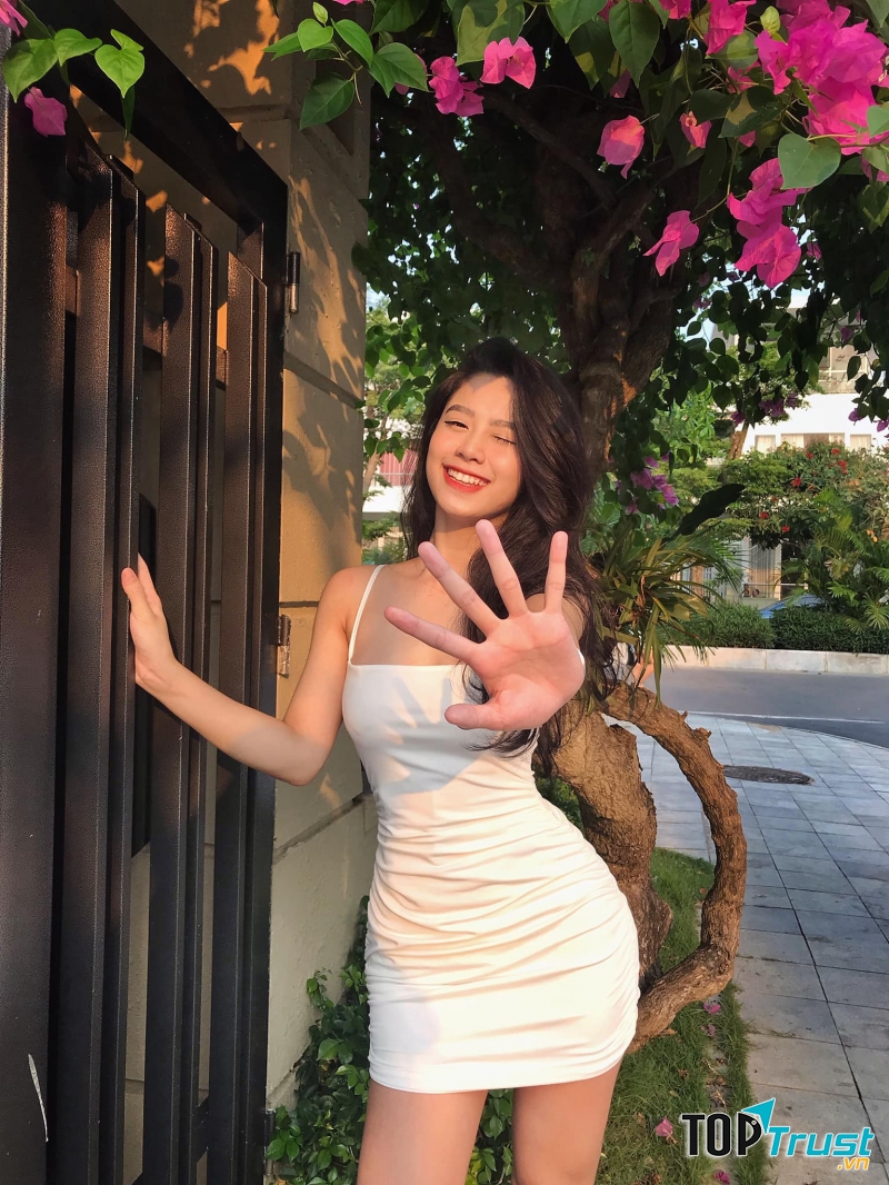 Mua nhiều trang phục sexy