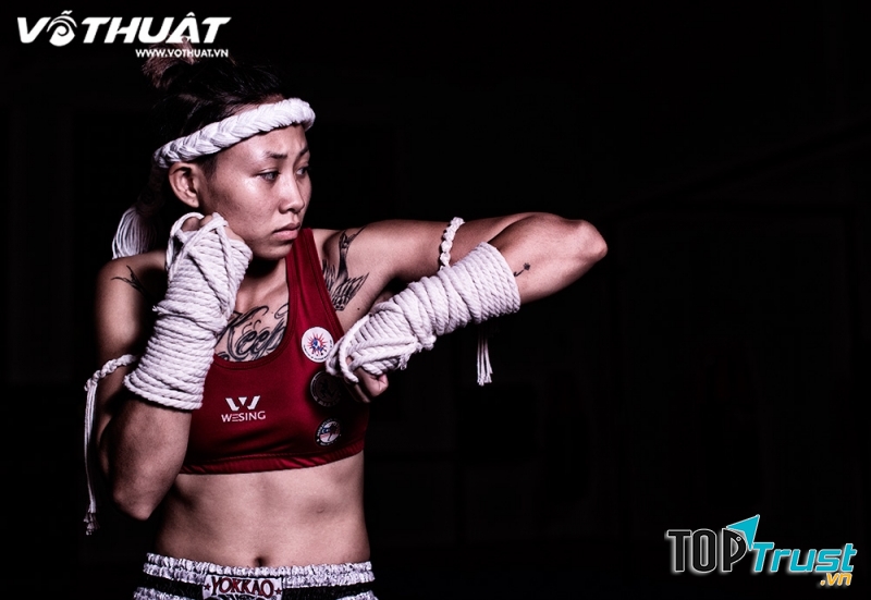 Luyện tập Muay Thái để tăng cường sức khỏe.