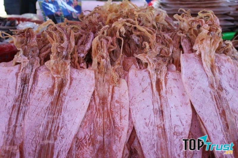 Hãy chọn con mực có mình dày, màu hồng tự nhiên