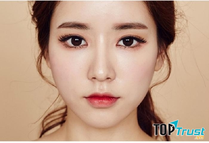 Mũi có chiều dài bằng ngón tay cái