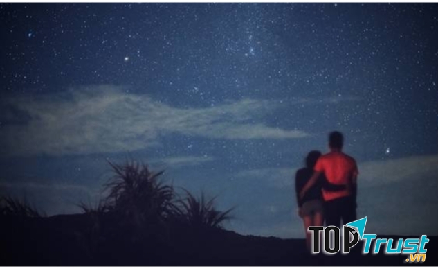 Mũi Yến về đêm