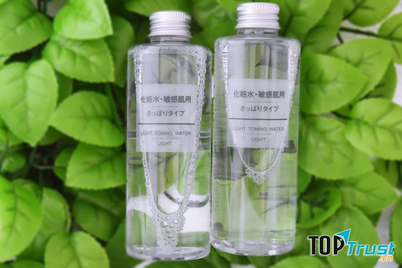 Muji Light Toning Water không chứa cồn, hương liệu, parabens hay tạo mùi, không thành phần dầu khoáng nên phù hợp với tất cả loại da