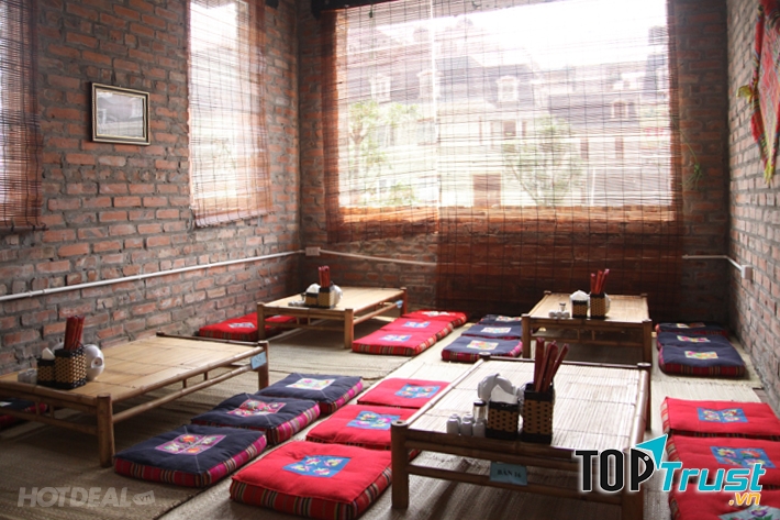 Thực khách đến đây ăn sẽ có cảm giác như chính mình đang ở trong những ngôi nhà của người dân tộc trên núi vậy