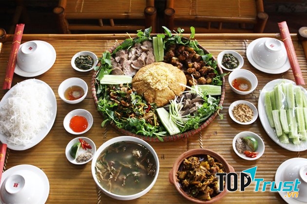 Mẹt lợn Mán đủ món