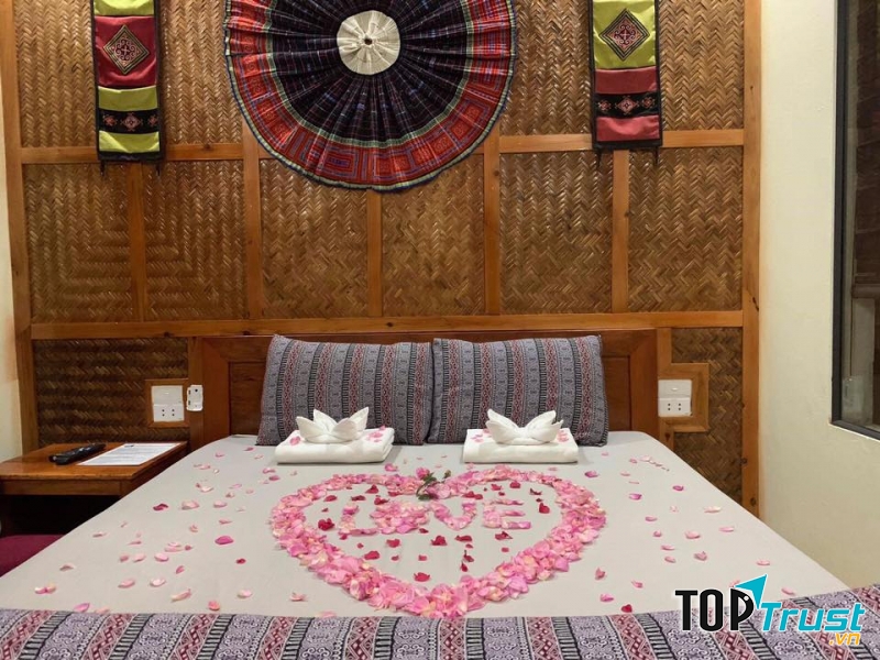 Muong Hoa River View Homestay