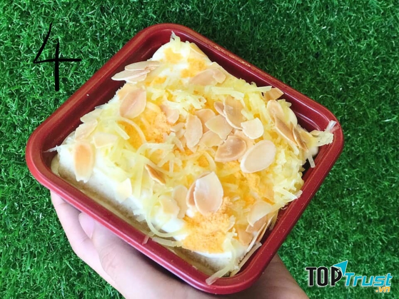 Vỏ bánh mềm, nhân phô mai cực nhiều, cắn một miếng là tan chảy trong miệng.