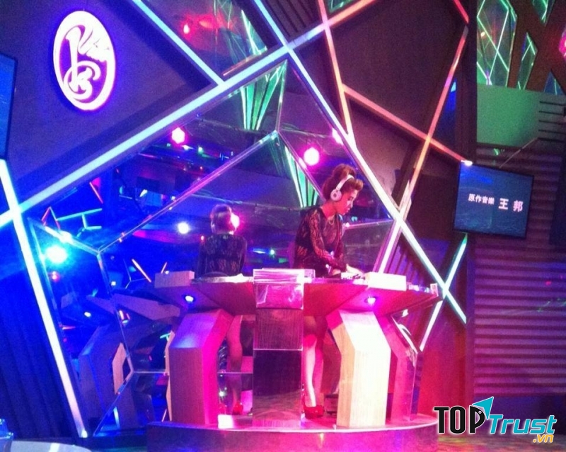 Học viên sẽ được giới thiệu  đi test ở các Coffee Bar - Club