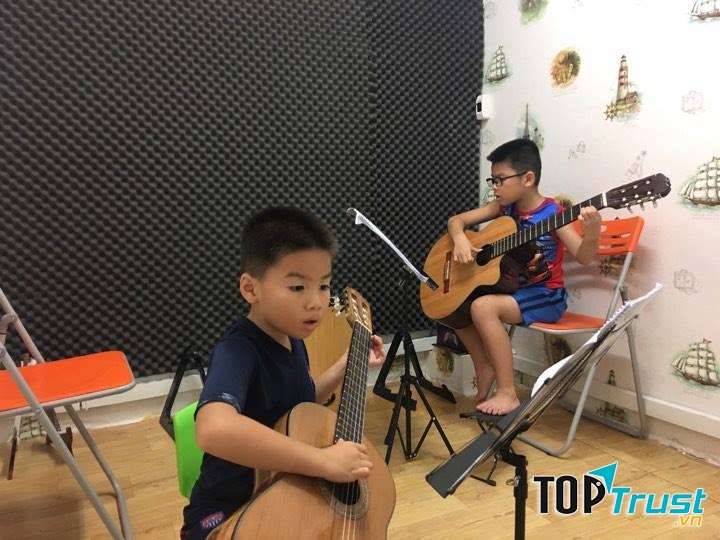 Học viên luyện tập tại lớp